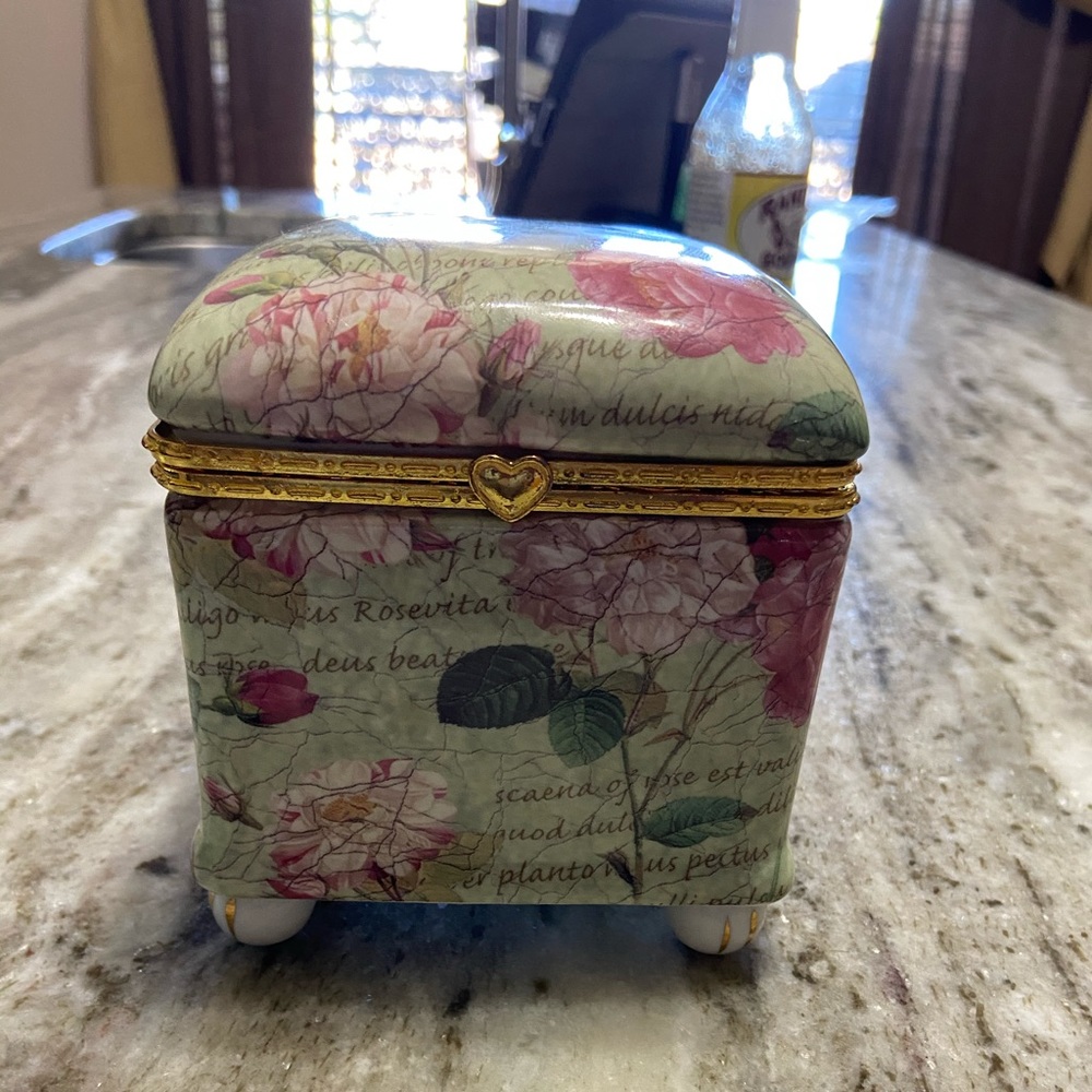 2 - La Dolce Vita Trinket Boxes Redoubt Rose Coll.